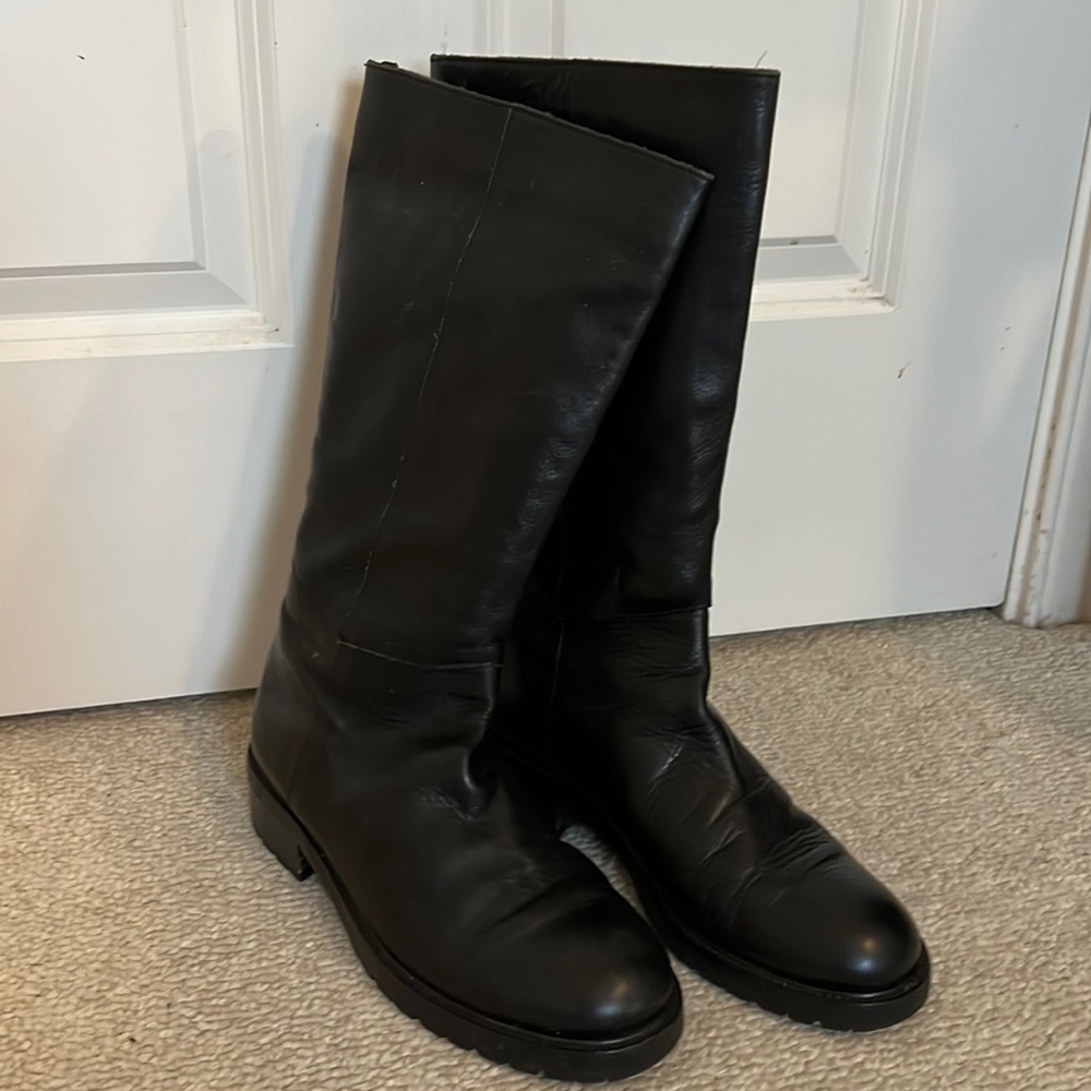 Black leather mid calf boots. Fit 9.5 size. No zipper.